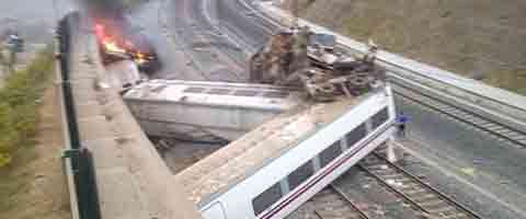compostela-accidente Imagen-Video Espana: Asi descarrilo el tren en Santiago de Compostela